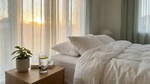 Beber água ao acordar faz bem? O que os estudos realmente mostram